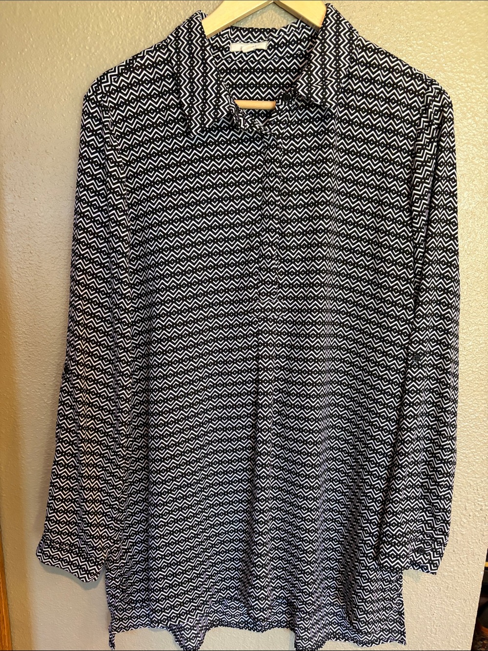 Pleione Black & White Geometric Tunic Top